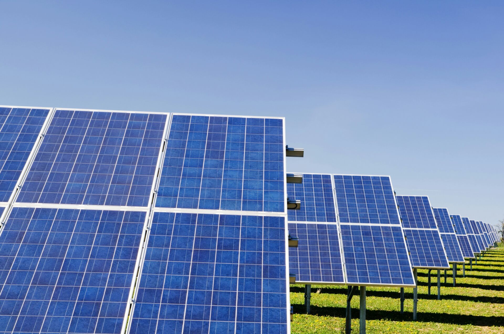 Gebäudemodernisierung Bild im Beitrag (2) PV-Anlagen Felder